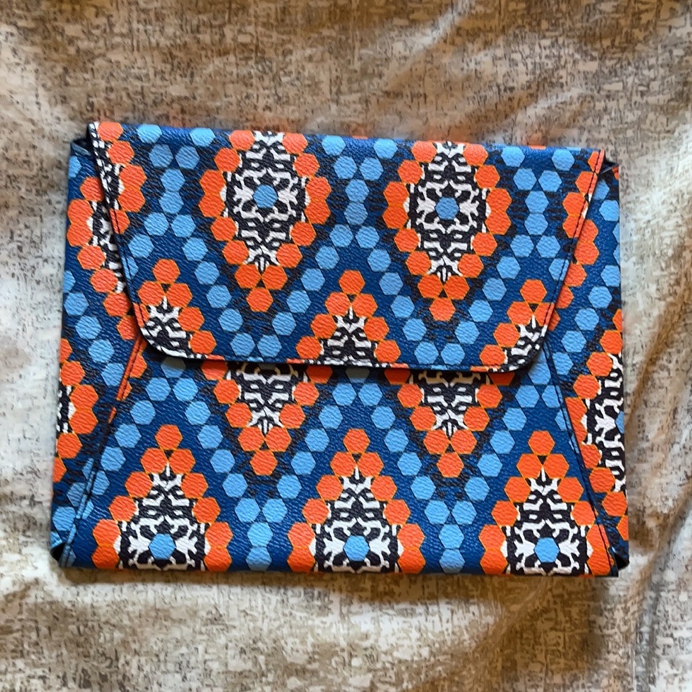 Vera Bradley clutch - Picture 2 of 4